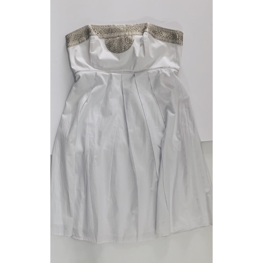 White strapless dress with gold embroidery